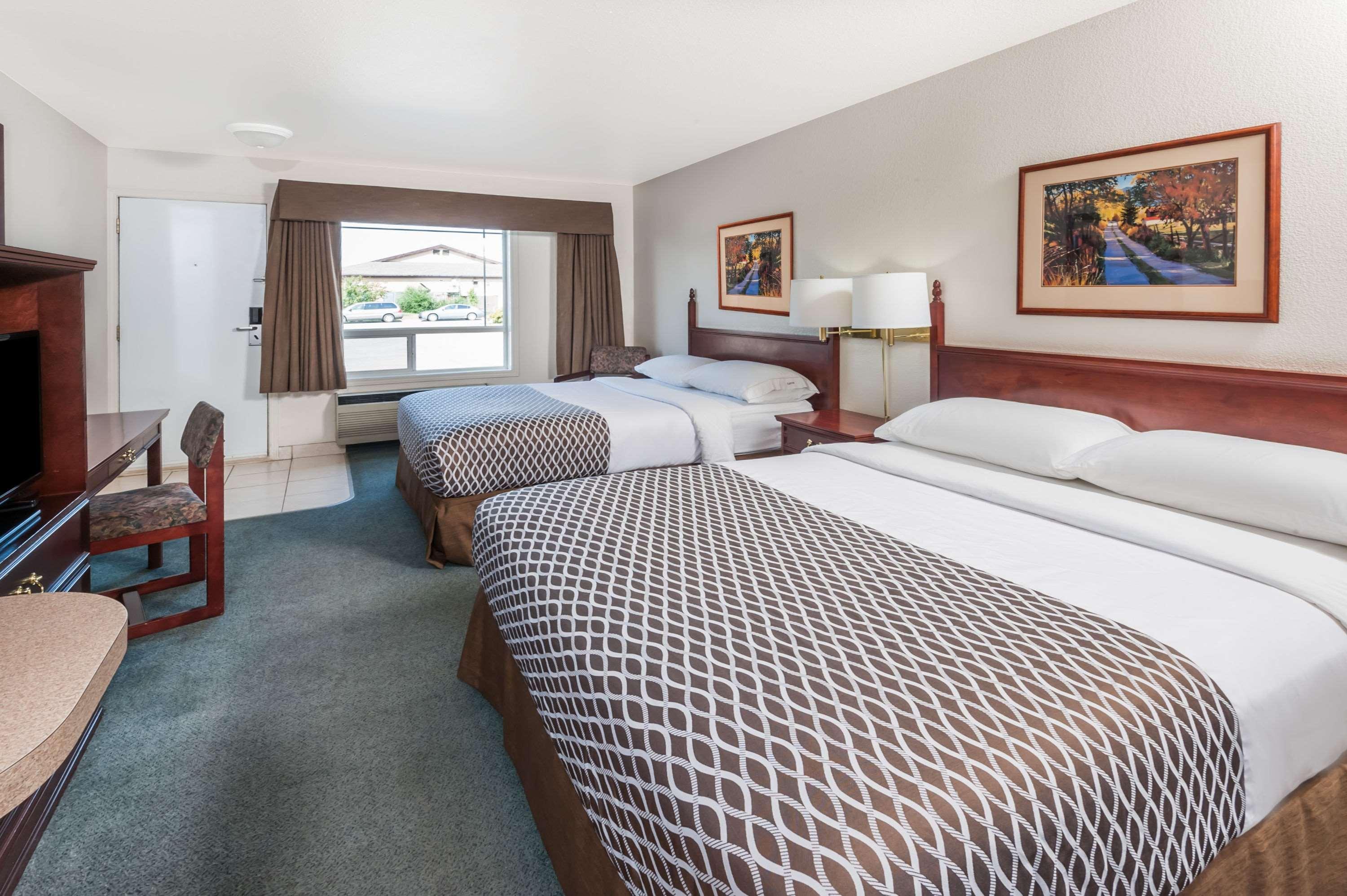 Super 8 By Wyndham High River Ab Экстерьер фото